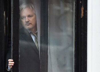 Un tribunal británico deniega la extradición de Assange a EE.UU.