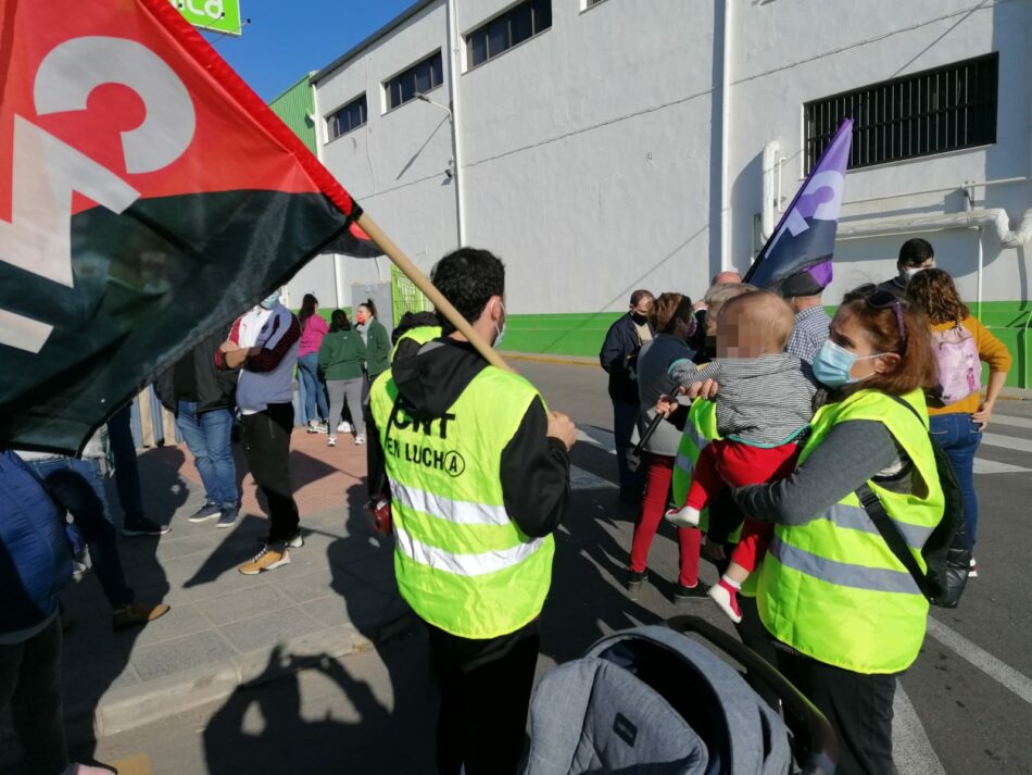 CNT hace balance de cuatro días de huelga en el sector del manipulado de Almería