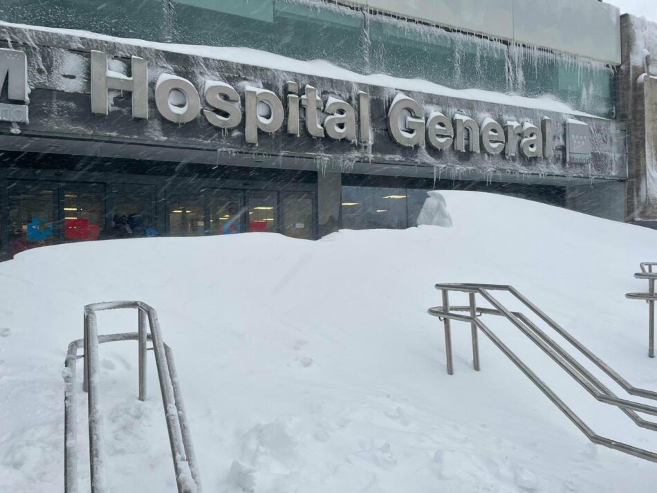 Sanitarios denuncian el abandono a su suerte de los centros hospitalarios de la Comunidad de Madrid ante el temporal