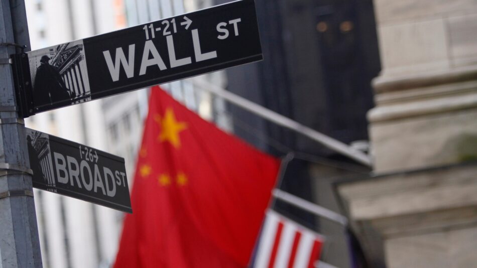 China anuncia respuestas ante la exclusión de sus compañías de los mercados de valores en Estados Unidos