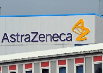 La Unión Europea amenaza a AstraZeneca con prohibir la exportación de su vacuna