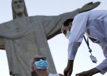 Brasil rompe récord semanal de contagios de coronavirus