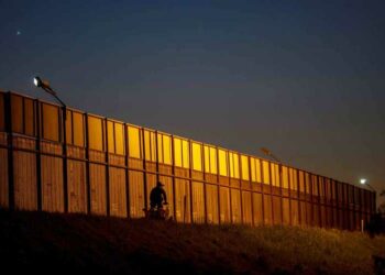 México celebra freno a muro de Trump y devolución migrantes