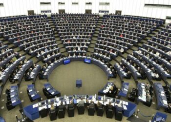 El Parlamento Europeo insta a los Estados miembros a «regular el mercado inmobiliario a fin de garantizar el acceso a una vivienda asequible y adecuada»