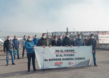 Enrique Santiago llama a las administraciones afectadas a “coordinarse y poner en marcha de inmediato acciones para mantener la actividad en las plantas que Siemens Gamesa planea cerrar”