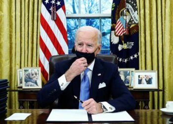 Biden afirma que 30 países apoyan su plan para liberar petróleo