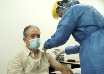Dimite el ministro de Salud de Ecuador por el escándalo de las «Vacunas VIP»