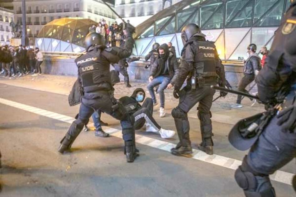 El Secretario General del Sindicato de Estudiantes de Madrid, Alex García, y nuestro abogado Víctor Rodríguez, agredidos por la policía en Plaza Castilla