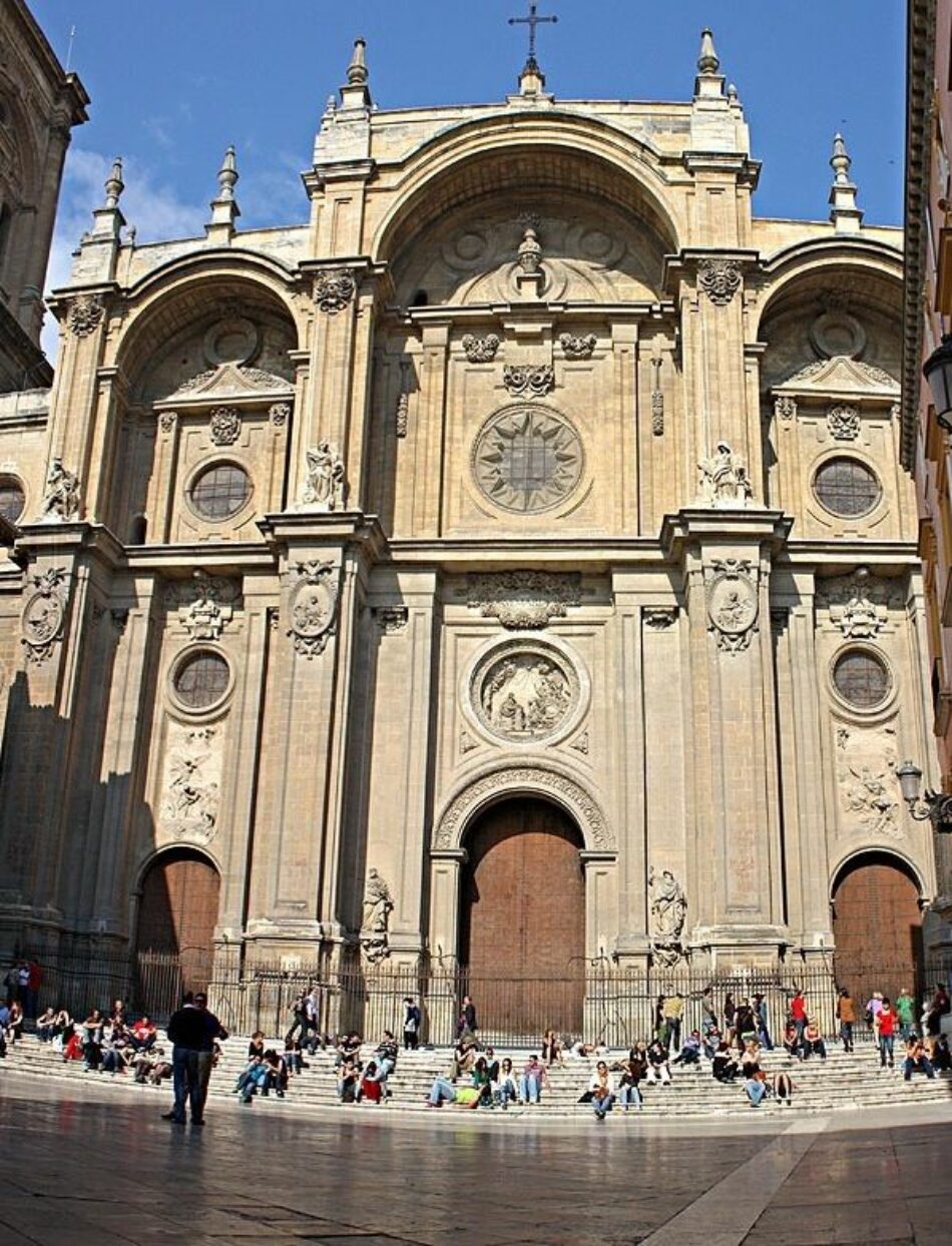 Granada Laica denuncia que el Gobierno legitima el expolio monumental de las inmatriculaciones de la Iglesia