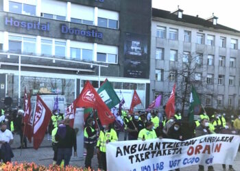 Los trabajadores del transporte sanitario vasco piden que se les vacune cuanto antes