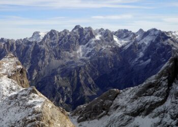 La instalación descontrolada de parques eólicos pone en riesgo la supervivencia del entorno natural de la Cordillera Cantábrica