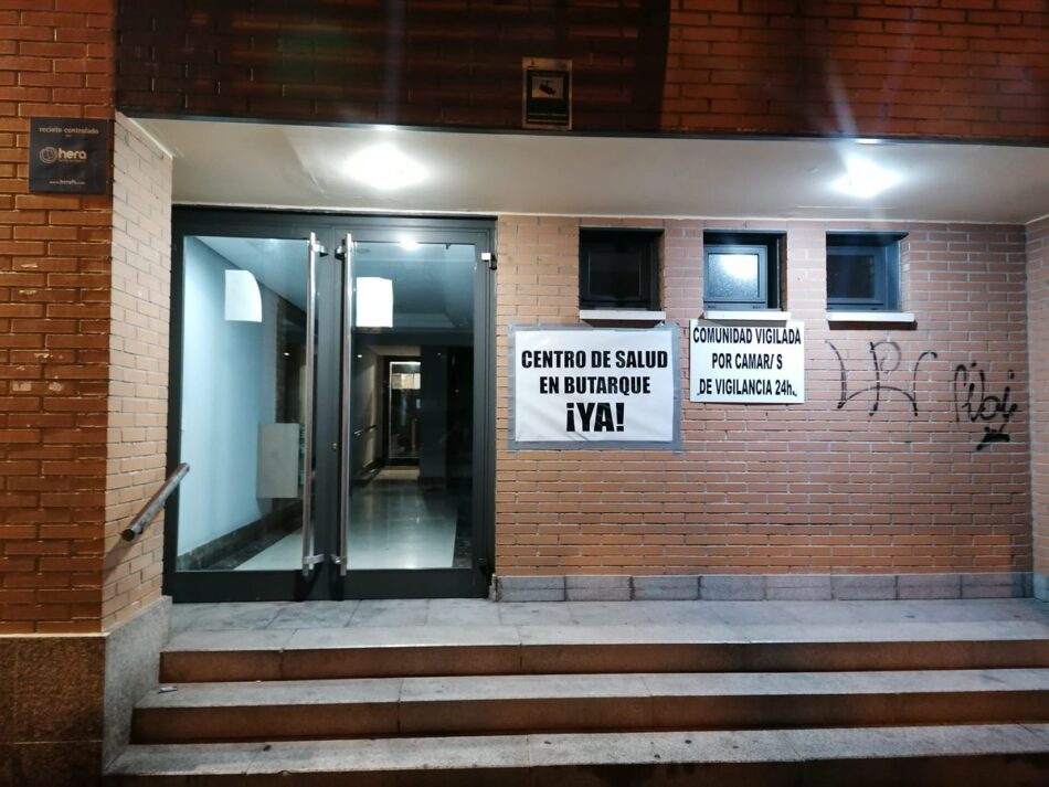 Más de 800 pancartas reclaman en Butarque la construcción de su prometido centro de salud