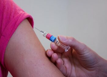 APDHA advierte que especular con las vacunas es un crimen contra la humanidad