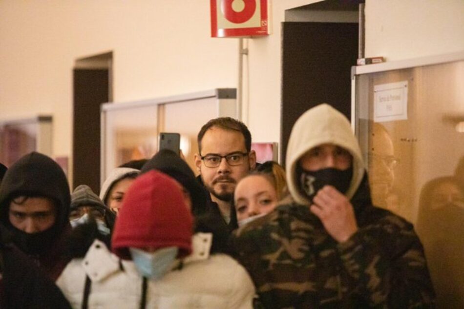 Detenido Pablo Hasel tras la intervención de una veintena de furgonetas de los Mossos d’Esquadra