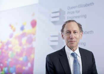 Robert Langer, catedrático de ingeniería química en el MIT: “No desarrollen nada por dinero, sino por el impacto que tendrá en la sociedad”