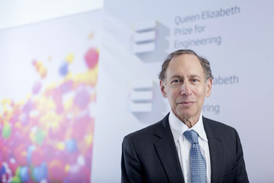 Robert Langer, catedrático de ingeniería química en el MIT: “No desarrollen nada por dinero, sino por el impacto que tendrá en la sociedad”