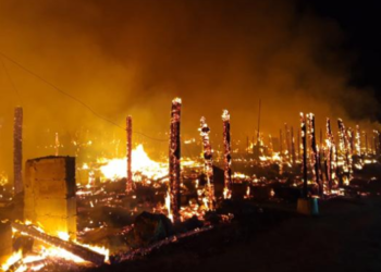 Arde «Atochares», otro asentamiento de infraviviendas de migrantes en Níjar (Almería)