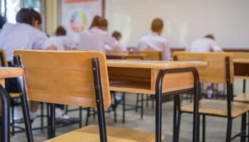 Adelante Andalucía Sevilla reclama un plan urgente contra las «aulas horno» y exige a la Junta cumplir la Ley de Bioclimatización