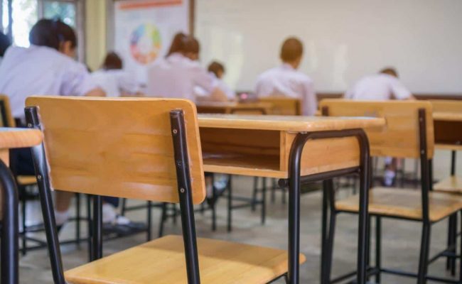 Adelante Andalucía Sevilla reclama un plan urgente contra las «aulas horno» y exige a la Junta cumplir la Ley de Bioclimatización