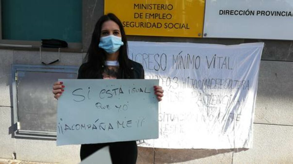 Una madre soltera con tres hijos estalla de desesperación ante la falta absoluta de recursos para subsistir