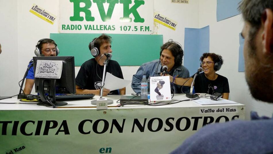 “Nos echan, no nos callan”: la Comunidad de Madrid desaloja a Radio Vallekas por no poder pagar un alquiler de 1.400 euros