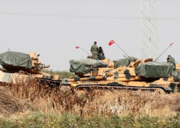 Turquía evacúa tres de sus puestos militares en Alepo, Siria