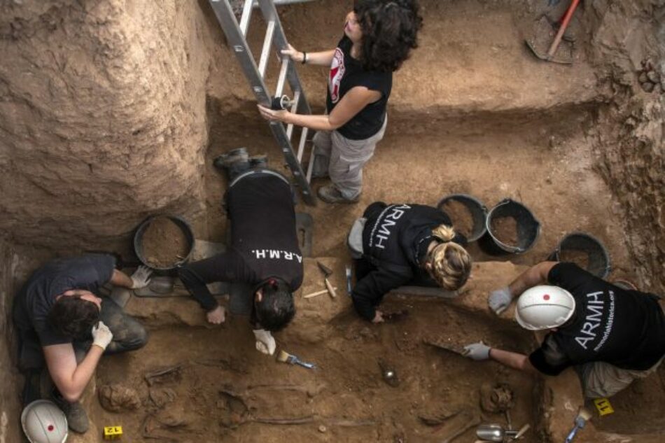 Vídeo sobre la exhumación de la fosa común [nº3] en el cementerio de Guadalajara en octubre de 2020