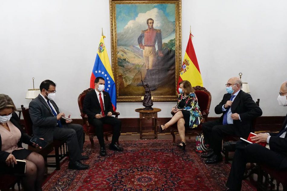 Canciller de Venezuela recibe a secretaria de Estado de España