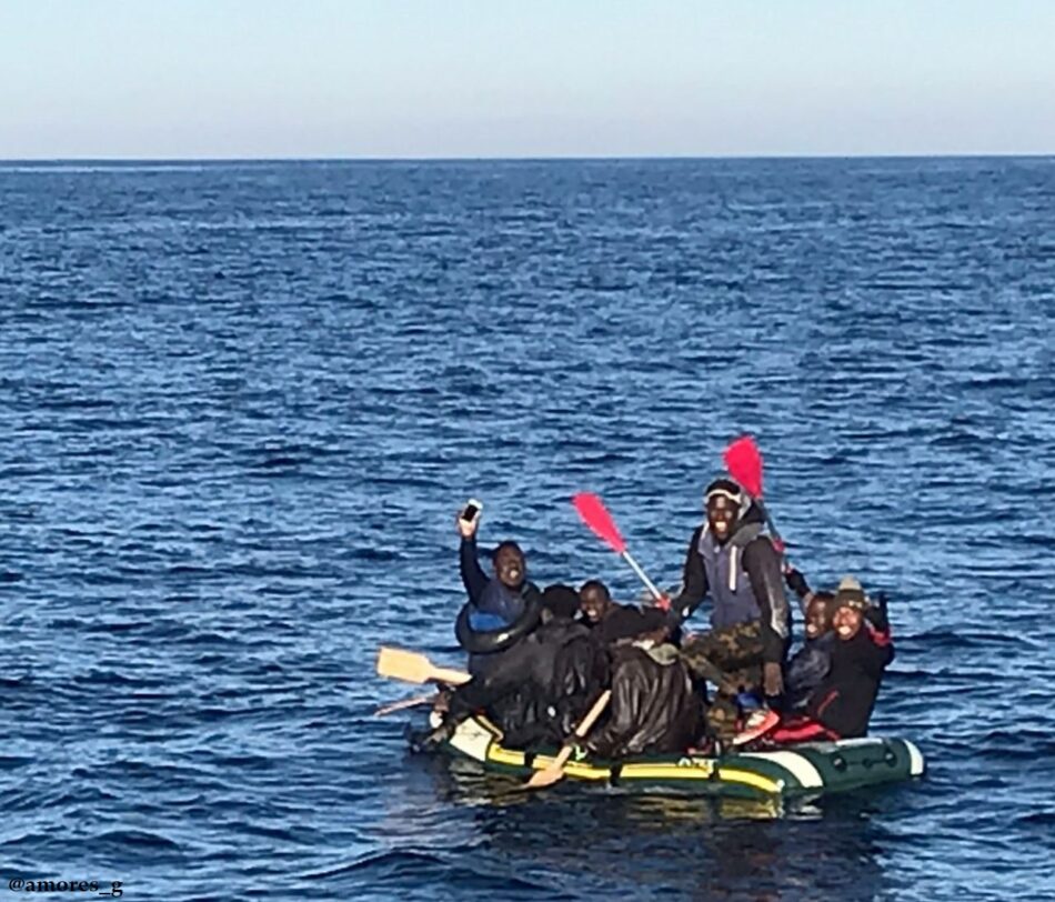 CGT denuncia el peligroso rescate de este jueves en aguas de Tarifa, donde 9 personas han estado a punto de perder la vida