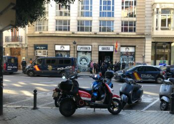 Desalojan el local desde donde «Esperanza Obrera» repartía alimentos en el centro de València