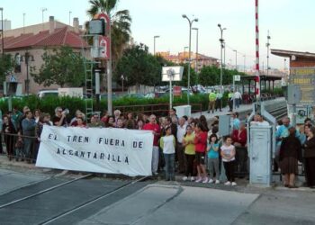 El PCE en la Región de Murcia muestra su insatisfacción ante el paso del tren por el Barrio de Las Tejeras de Alcantarilla