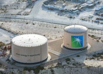 ARAMCO perdió casi la mitad de sus beneficios en 2020