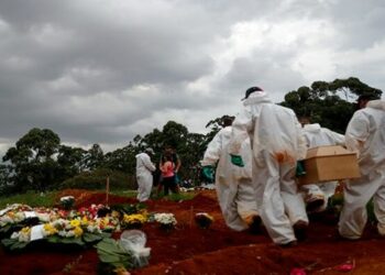 Brasil registra 1800 muertes en la última semana sumida en el colapso sanitario