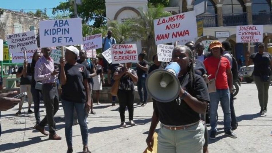 Feministas denuncian en Haití tortura contra 25 prisioneras