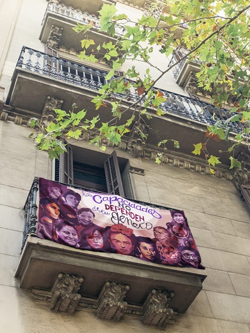 El mural feminista que nacía en Ciudad Lineal se multiplica y llega ahora a los balcones de Leganés