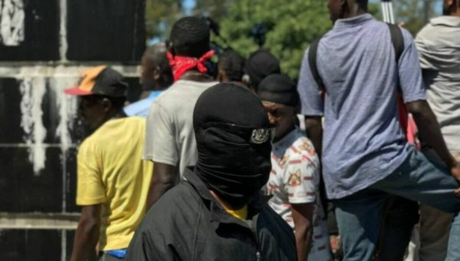 Los «Fantasmas» de Puerto Príncipe: grupos armados y rebelión policial en Haití