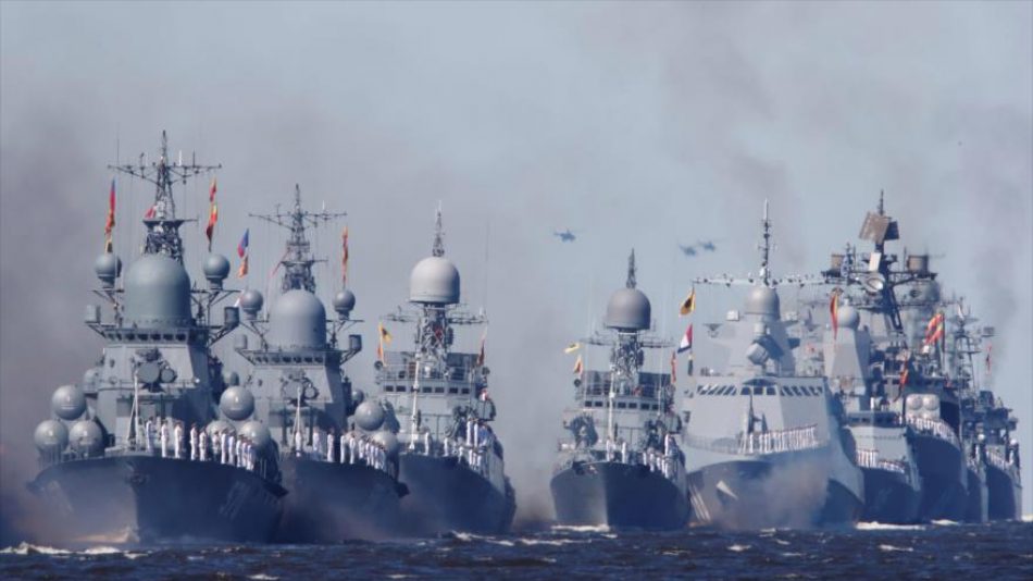 Rusia despliega buques de guerra cerca de fronteras con Ucrania