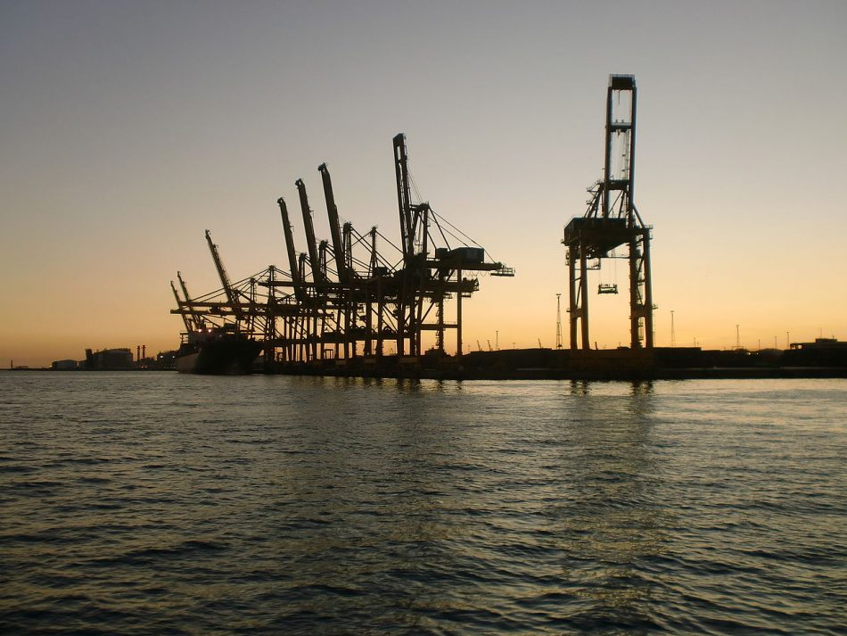 Barcelona teme un «cuello de botella» en su puerto tras la reapertura del Canal de Suez