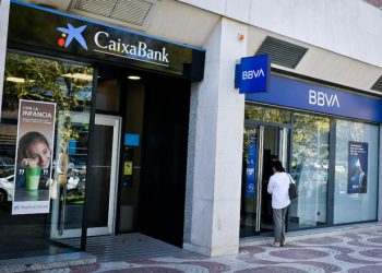 La banca española propone más de 18 mil despidos en plena pandemia mientras directivos y accionistas se reparten dividendos