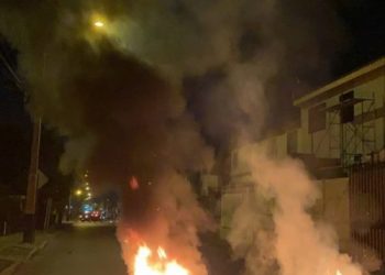 En repudio al Día del Carabinero: barricadas y protestas en varias ciudades en Chile