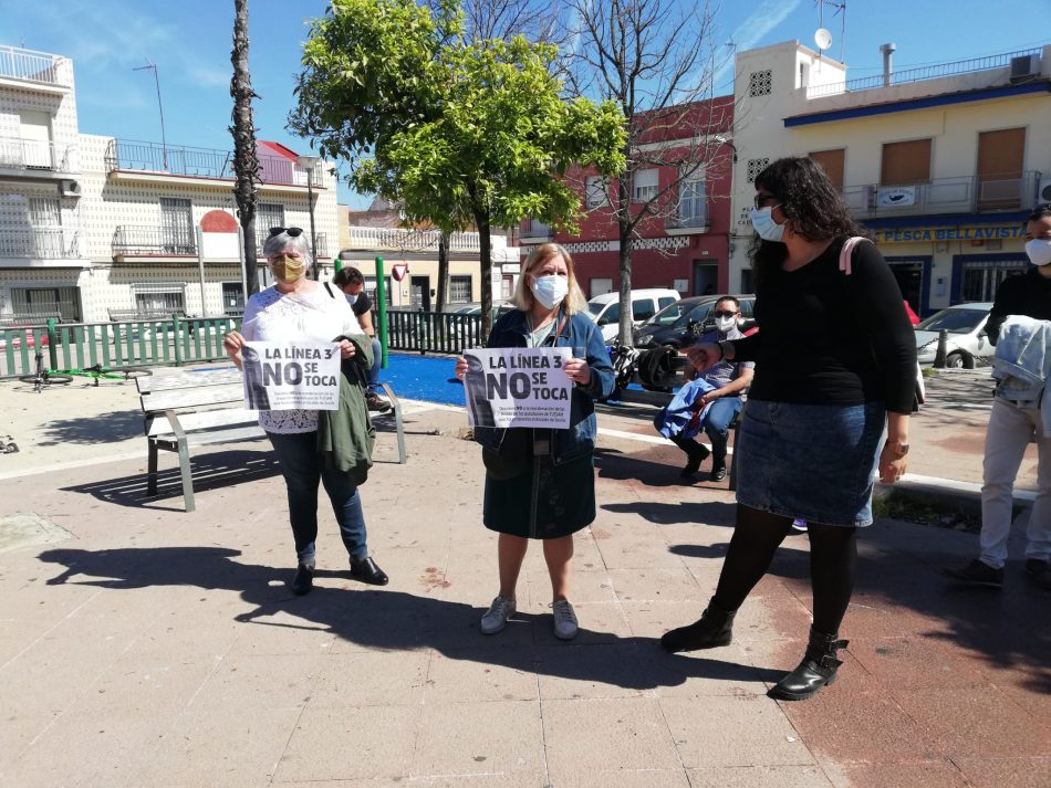 Concentración ciudadana en San Jerónimo (Sevilla), contra la supresión de paradas de la Línea 3 en este barrio