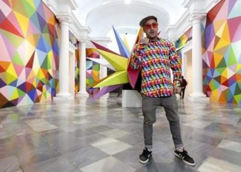 Okuda inaugura un mural de su fundación que pone en valor la solidaridad de la Red de Apoyo Mutuo de Aluche