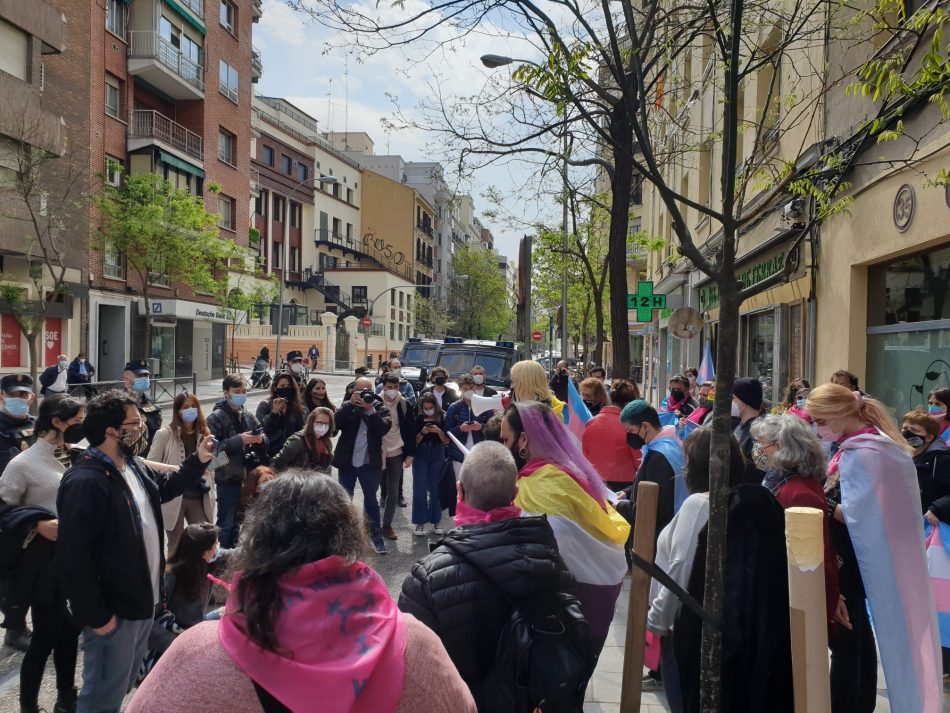 Concentraciones por la Ley Trans en varias ciudades españolas frente a las sedes del PSOE