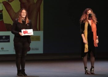 Lucía Sócam recibe un premio por su compromiso feminista por la Memoria en el Teatro Calderón de Valladolid