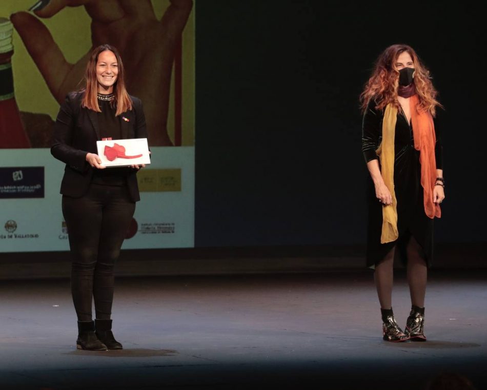 Lucía Sócam recibe un premio por su compromiso feminista por la Memoria en el Teatro Calderón de Valladolid