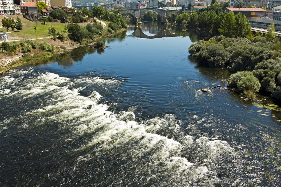 A Confederación Hidrográfica Miño-Sil sanciona ao Concello de Ourense por verteduras ilegais ao río Miño
