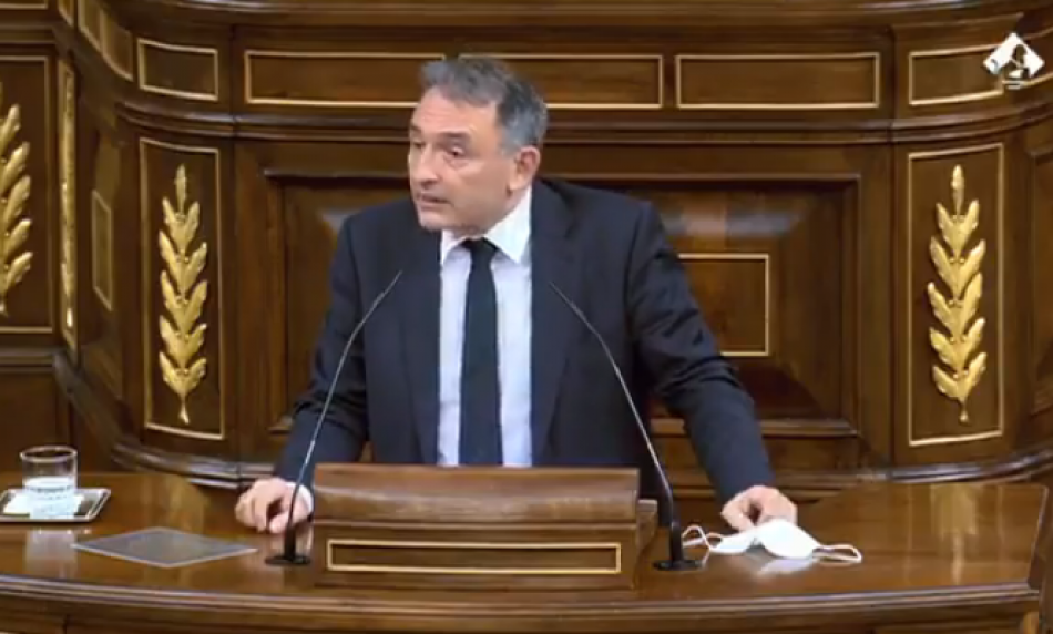 Enrique Santiago reprocha al PP en el Congreso su seguidismo de Vox y que en lugares como Madrid hagan “del odio y el desprecio hacia el diferente su principal seña política”