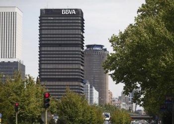 BBVA inicia el proceso para despedir a miles de trabajadores de servicios centrales y oficinas