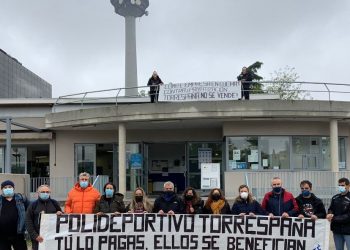 CGT participa en el encierro en el polideportivo Torrespaña para impedir que el consistorio madrileño lo privatice