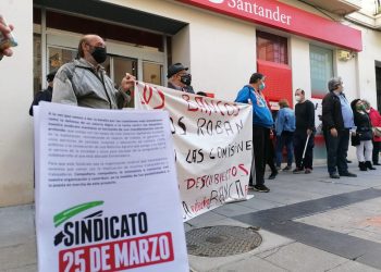 Sindicato 25 de marzo: «Miles de profesionales no son considerados como esenciales a la hora de recibir la vacuna»